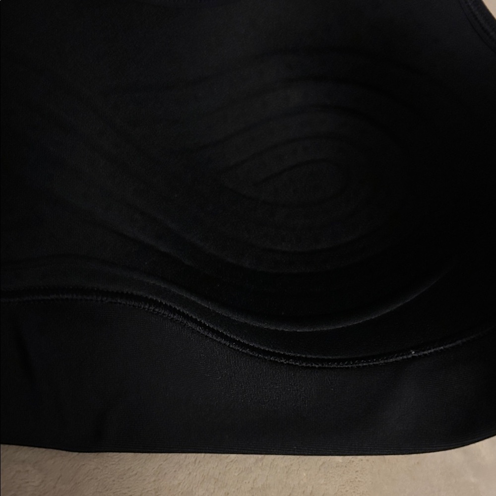 Under Armour Women's UA black sports bra - Medium - Picture 2 of 4